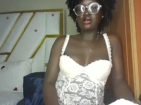 Snapshot of cutesmiling chatting on 03-13-25, 05:33 cutesmiling online show from 03-13-25, 05:33