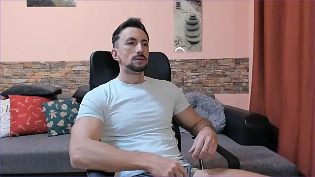 HotHunkTrainer online show from 02-17-25, 08:52