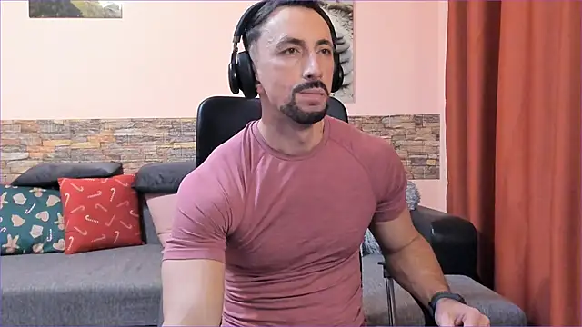 HotHunkTrainer online show from 02-25-25, 05:25