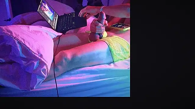 Snapshot of YouLikeBigDick9 chatting on 03-13-25, 07:53 YouLikeBigDick9 online show from 03-13-25, 07:53