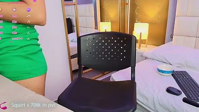 Snapshot of anahi_maite chatting on 10-22-25, 08:30 anahi maite online show from 10-22-25, 08:30