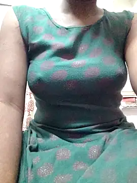 rituporna2004 online show from 12-17-25, 04:46