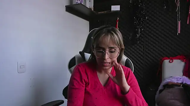 Snapshot of Sara_Mills06 chatting on 12-11-24, 06:42 Sara Mills06 online show from 12-11-24, 06:42