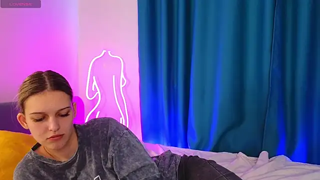 Snapshot of KimberliDean chatting on 02-28-25, 12:09 KimberliDean online show from 02-28-25, 12:09