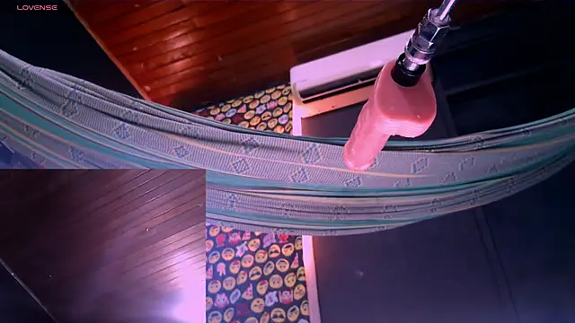 Snapshot of waterfalls_girl chatting on 12-15-25, 02:10 waterfalls girl online show from 12-15-25, 02:10