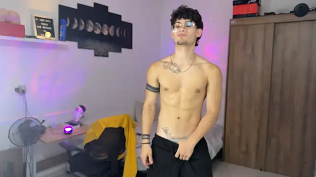 Snapshot of Kisan_Smith chatting on 11-04-25, 02:21 Kisan Smith online show from 11-04-25, 02:21