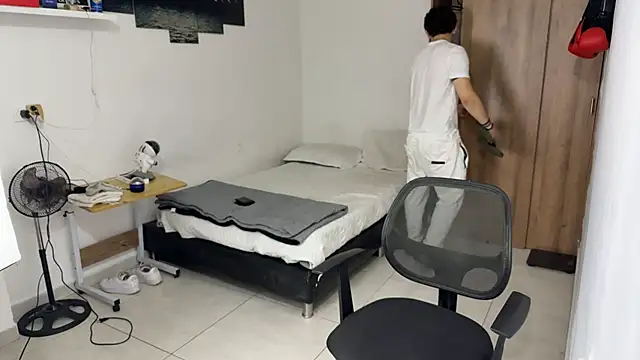 Snapshot of Kisan_Smith chatting on 11-14-25, 01:37 Kisan Smith online show from 11-14-25, 01:37