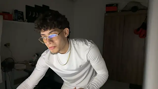 Snapshot of Kisan_Smith chatting on 11-21-25, 01:37 Kisan Smith online show from 11-21-25, 01:37