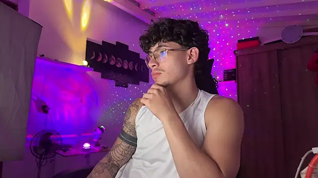 Kisan Smith online show from 04-23-26, 04:24