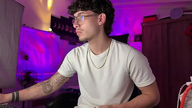 Kisan Smith online show from 04-24-26, 03:31