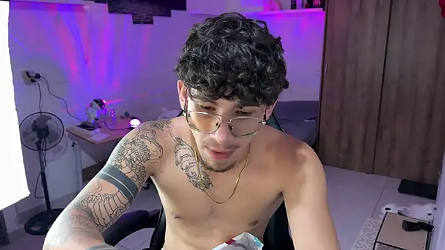 Snapshot of Kisan_Smith chatting on 06-10-26, 02:56 Kisan Smith online show from 06-10-26, 02:56