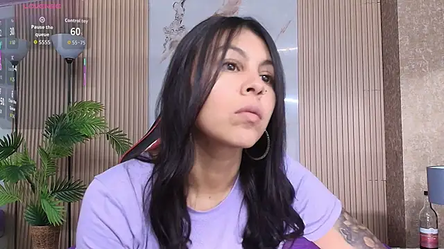 Snapshot of Juliet_Nasty chatting on 11-27-25, 11:45 Juliet Nasty online show from 11-27-25, 11:45