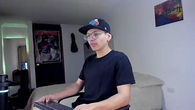 a lejandro 0 8 online show from 12-07-24, 08:22