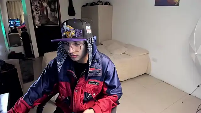 a lejandro 0 8 online show from 12-12-24, 01:10