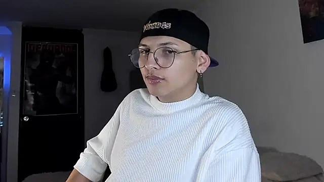 a lejandro 0 8 online show from 12-26-24, 08:28