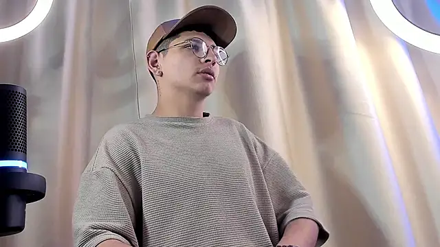 a lejandro 0 8 online show from 02-05-25, 10:22