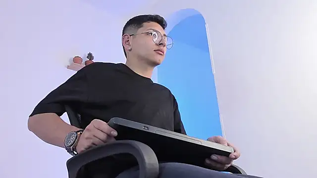 a lejandro 0 8 online show from 02-27-25, 05:13