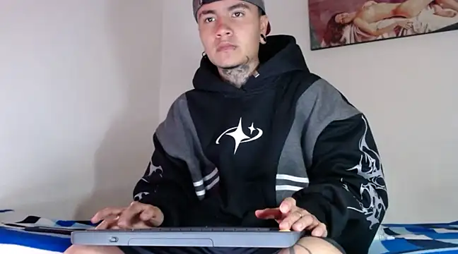 Snapshot of dannteftm chatting on 12-25-24, 03:17 dannteftm online show from 12-25-24, 03:17