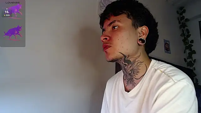 Snapshot of dannteftm chatting on 10-25-25, 03:25 dannteftm online show from 10-25-25, 03:25