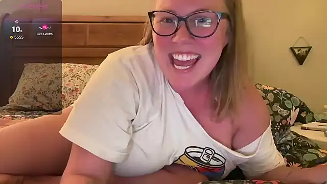 GlitterKitty108 online show from 10-20-25, 11:38