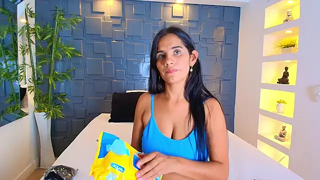 EmmilyCollson online show from 01-18-25, 05:04