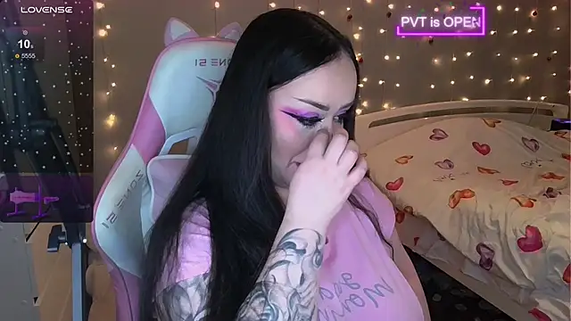 Snapshot of og_maddison chatting on 12-15-24, 09:20 og maddison online show from 12-15-24, 09:20