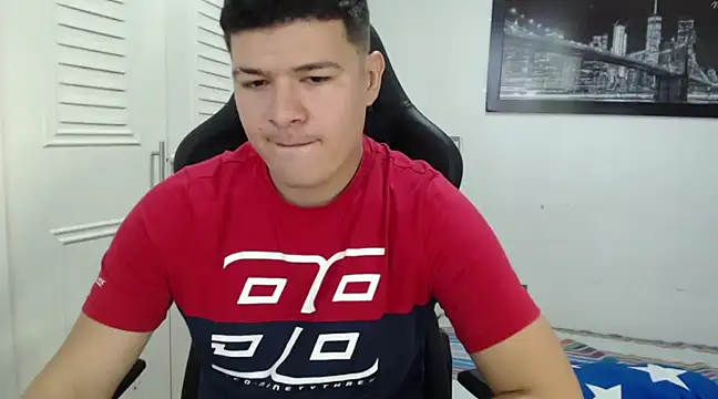 Snapshot of Plug_Control chatting on 12-03-24, 05:12 Plug Control online show from 12-03-24, 05:12