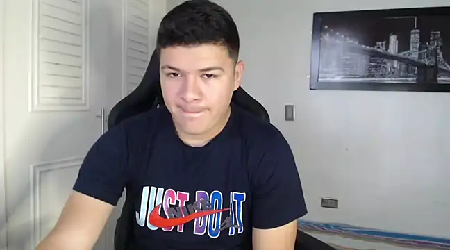 Snapshot of Plug_Control chatting on 12-05-24, 02:11 Plug Control online show from 12-05-24, 02:11