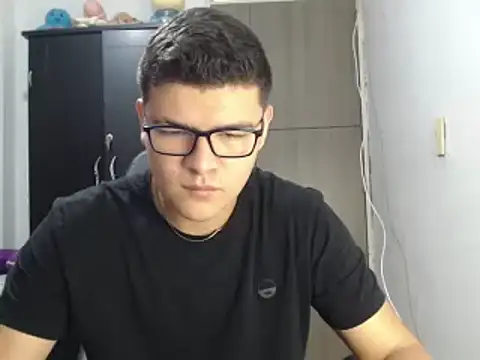 Snapshot of Plug_Control chatting on 02-28-25, 02:31 Plug Control online show from 02-28-25, 02:31