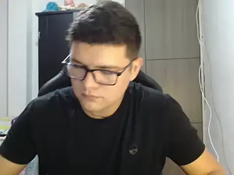 Snapshot of Plug_Control chatting on 02-28-25, 06:20 Plug Control online show from 02-28-25, 06:20