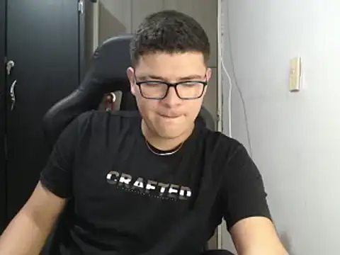 Plug Control online show from 03-12-25, 04:41