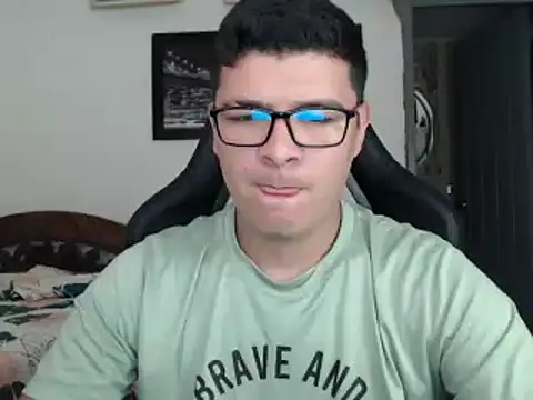 Snapshot of Plug_Control chatting on 03-17-25, 05:49 Plug Control online show from 03-17-25, 05:49