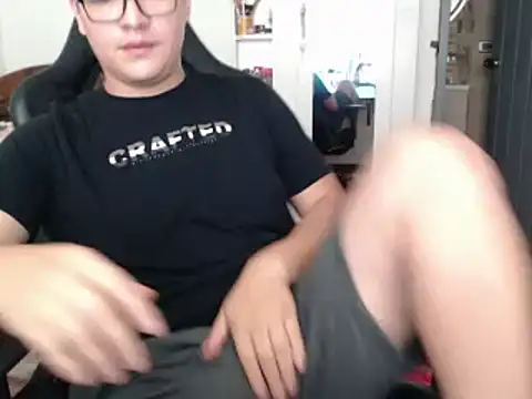 Snapshot of Plug_Control chatting on 03-19-25, 04:34 Plug Control online show from 03-19-25, 04:34