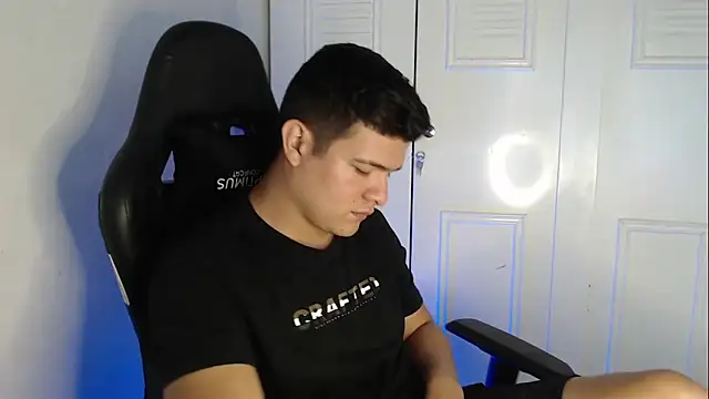 Plug Control online show from 09-18-25, 05:15