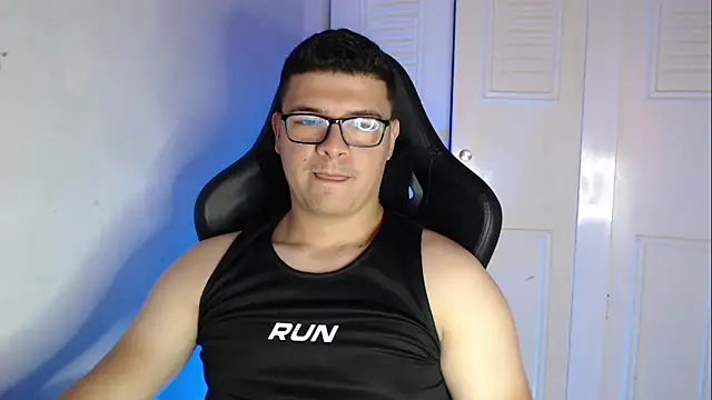 Snapshot of Plug_Control chatting on 09-24-25, 04:21 Plug Control online show from 09-24-25, 04:21