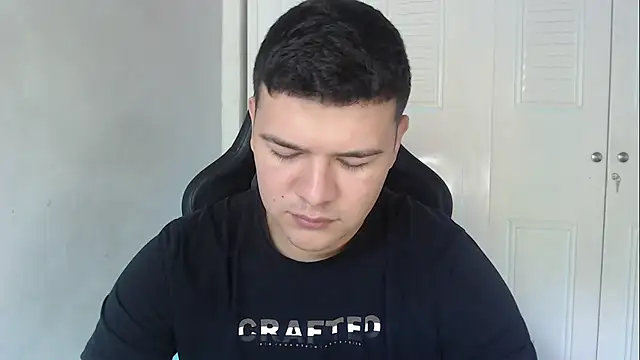 Snapshot of Plug_Control chatting on 09-27-25, 04:01 Plug Control online show from 09-27-25, 04:01