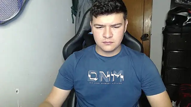 Snapshot of Plug_Control chatting on 12-05-25, 07:10 Plug Control online show from 12-05-25, 07:10