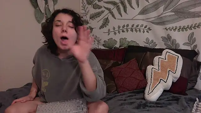 Snapshot of punkpuppy_ chatting on 12-28-24, 10:13 punkpuppy online show from 12-28-24, 10:13