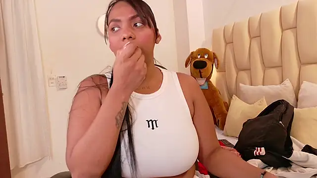 Snapshot of lia_mariana chatting on 09-22-25, 02:35 lia mariana online show from 09-22-25, 02:35