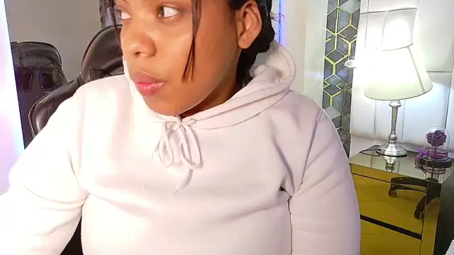 Snapshot of lia_mariana chatting on 10-25-25, 01:18 lia mariana online show from 10-25-25, 01:18