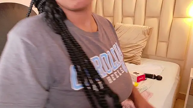 Snapshot of lia_mariana chatting on 11-16-25, 10:04 lia mariana online show from 11-16-25, 10:04