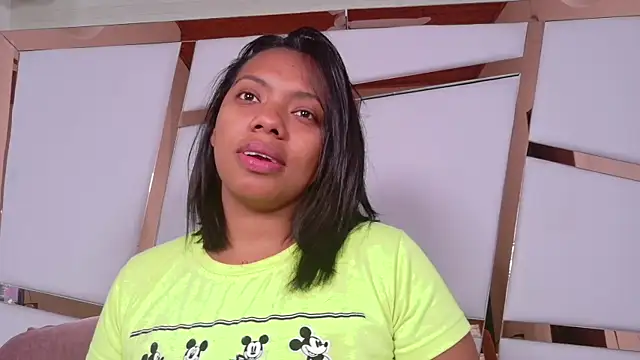 Snapshot of lia_mariana chatting on 11-22-25, 01:21 lia mariana online show from 11-22-25, 01:21