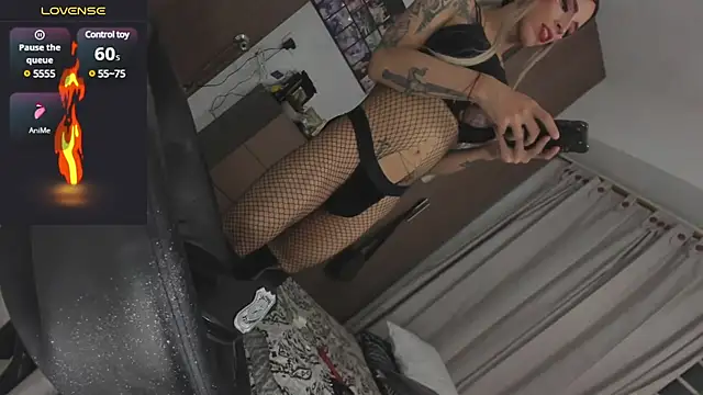 Snapshot of MissIvanna chatting on 03-18-25, 01:43 MissIvanna online show from 03-18-25, 01:43