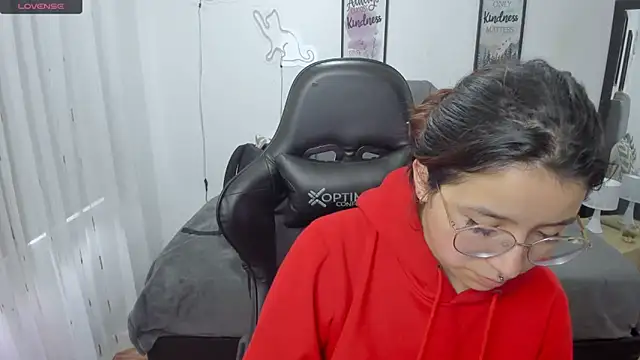 Amy joones online show from 11-07-25, 12:38