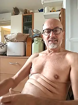 Snapshot of MadProfessor chatting on 10-28-25, 06:50 MadProfessor online show from 10-28-25, 06:50