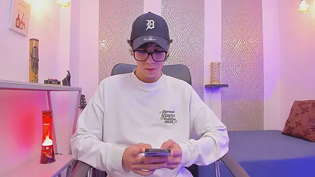 Nikolay Gregori online show from 10-17-25, 04:37