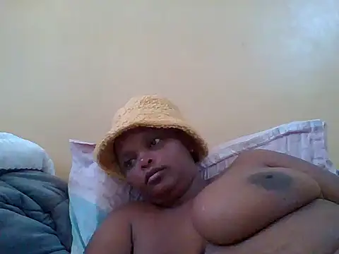 Snapshot of Sexxy-Shie chatting on 02-11-25, 09:42 Sexxy-Shie online show from 02-11-25, 09:42