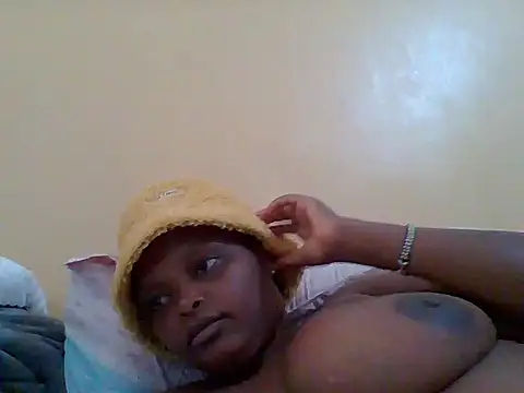 Snapshot of Sexxy-Shie chatting on 02-11-25, 12:48 Sexxy-Shie online show from 02-11-25, 12:48