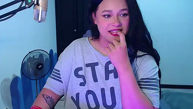 Snapshot of Luciernaga18 chatting on 10-11-25, 01:49 Luciernaga18 online show from 10-11-25, 01:49