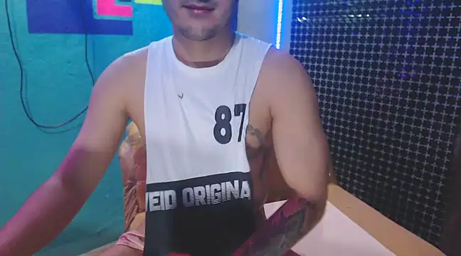 Snapshot of xxxxhotxoxo chatting on 12-15-24, 06:37 xxxxhotxoxo online show from 12-15-24, 06:37